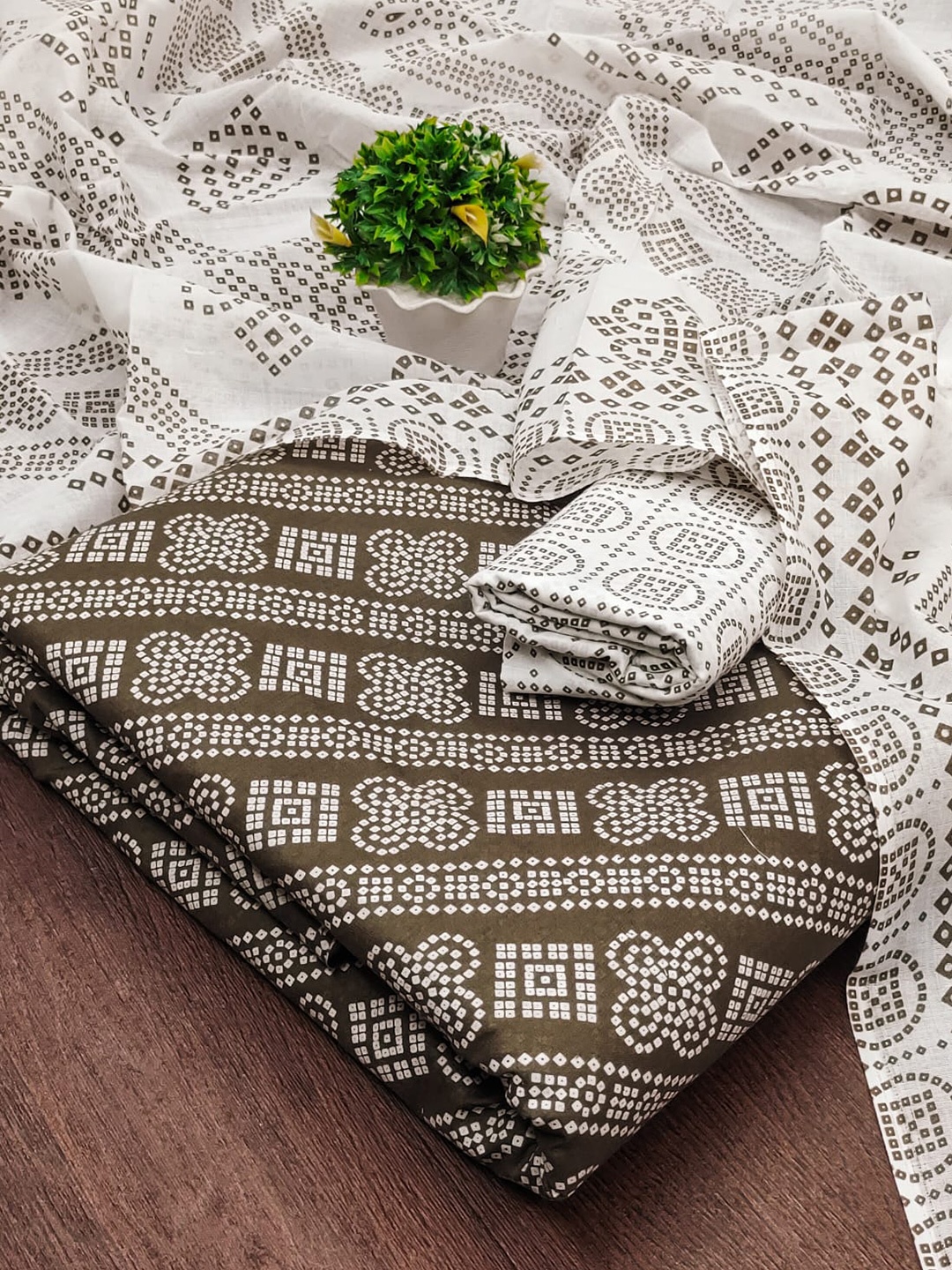 

mimi design Bandhani Printed Jute Cotton Unstitched Dress Material, Brown
