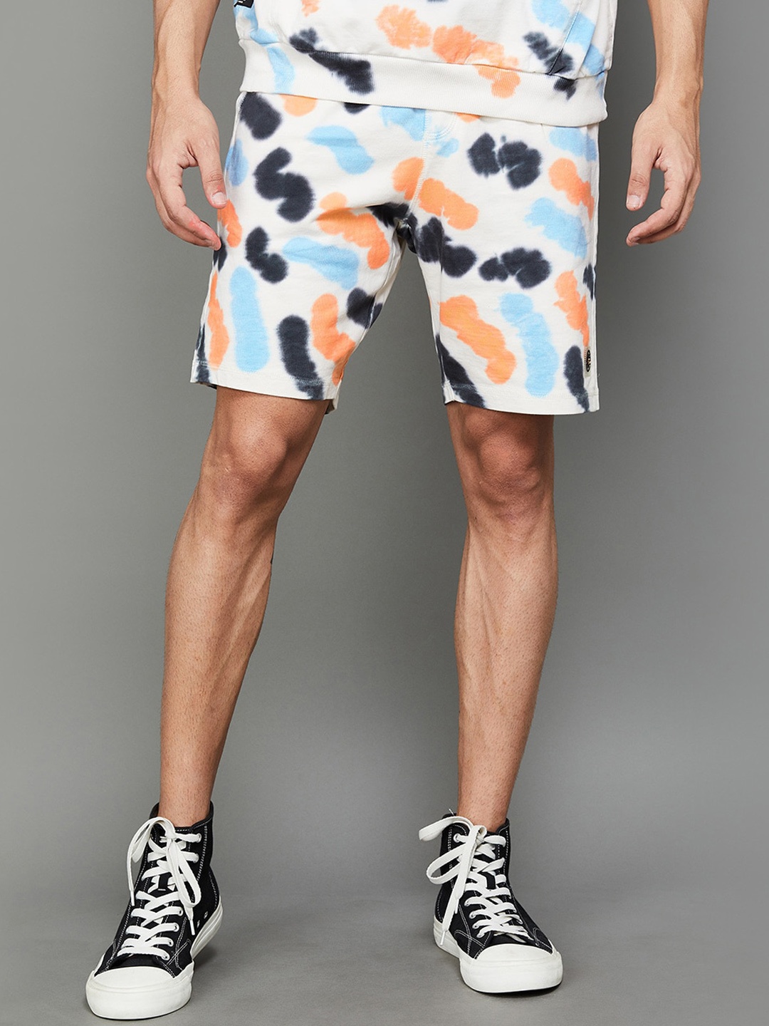 

SmileyWorld Men Tie & Dye Cotton Shorts, White