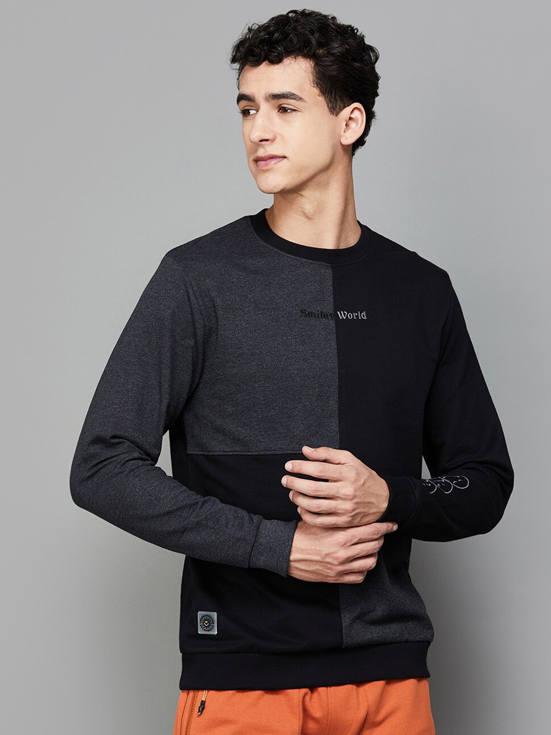 

SmileyWorld Colourblocked Cotton Pullover Sweatshirt, Black