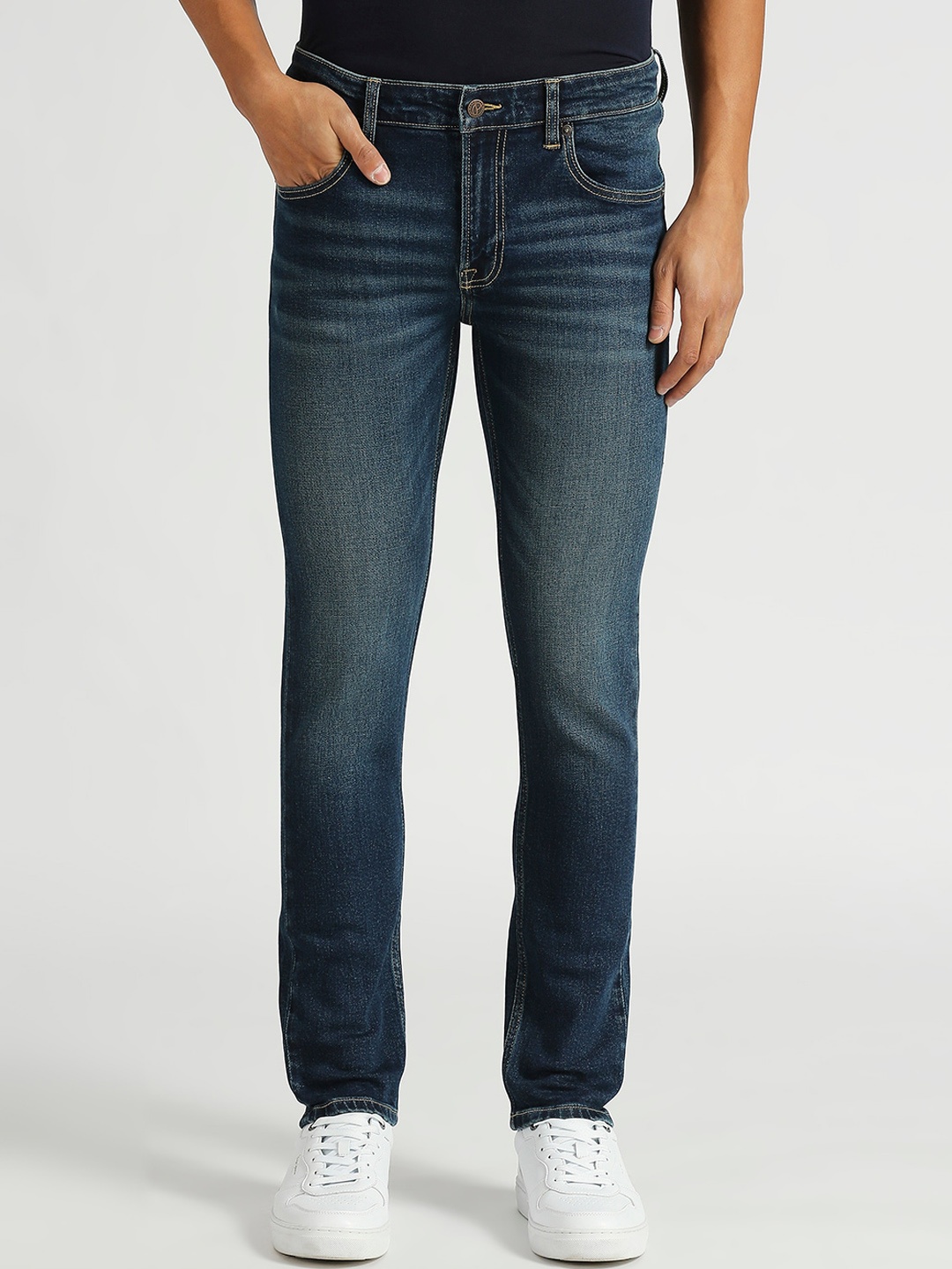 

Pepe Jeans Men Vapour Tapered Fit Low-Rise Light Fade Stretchable Jeans, Blue
