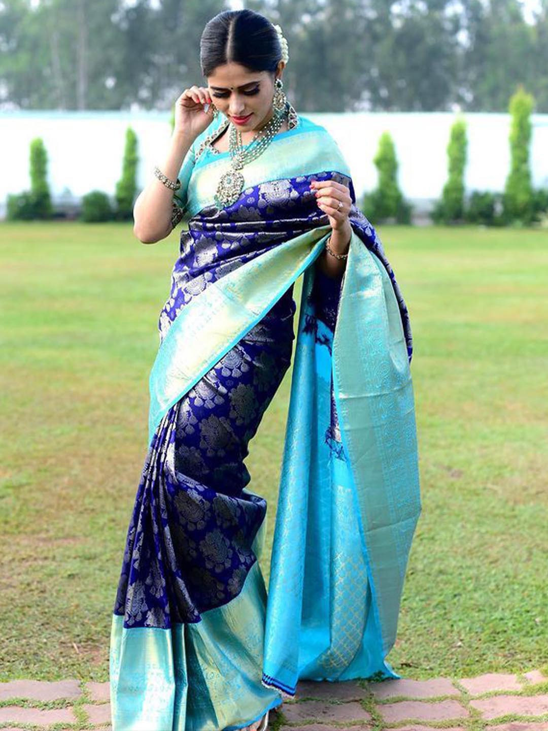 

Mitera Woven Design Zari Saree, Purple