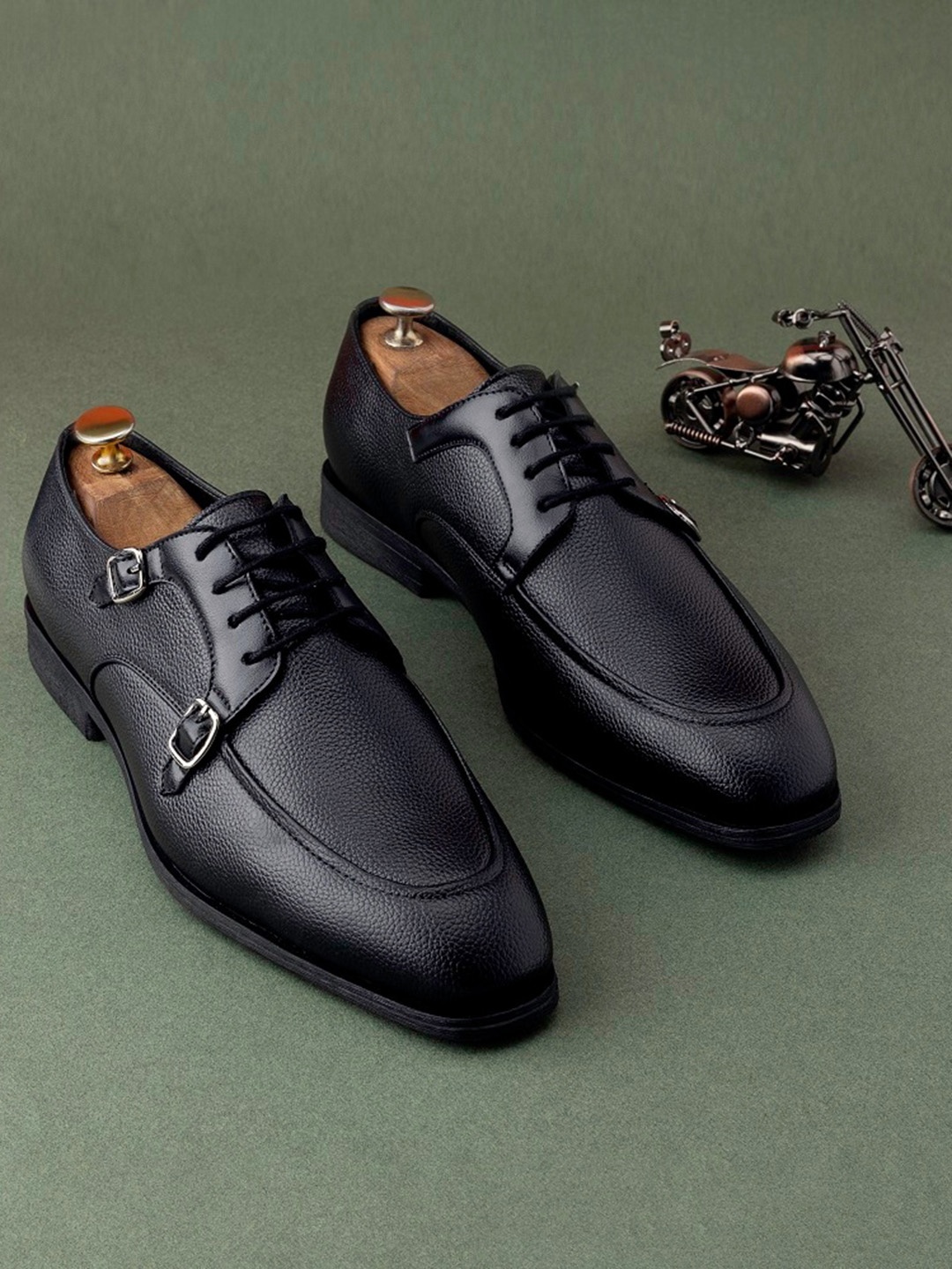

GRIFFIN Men Textured Formal Monk Shoes, Black