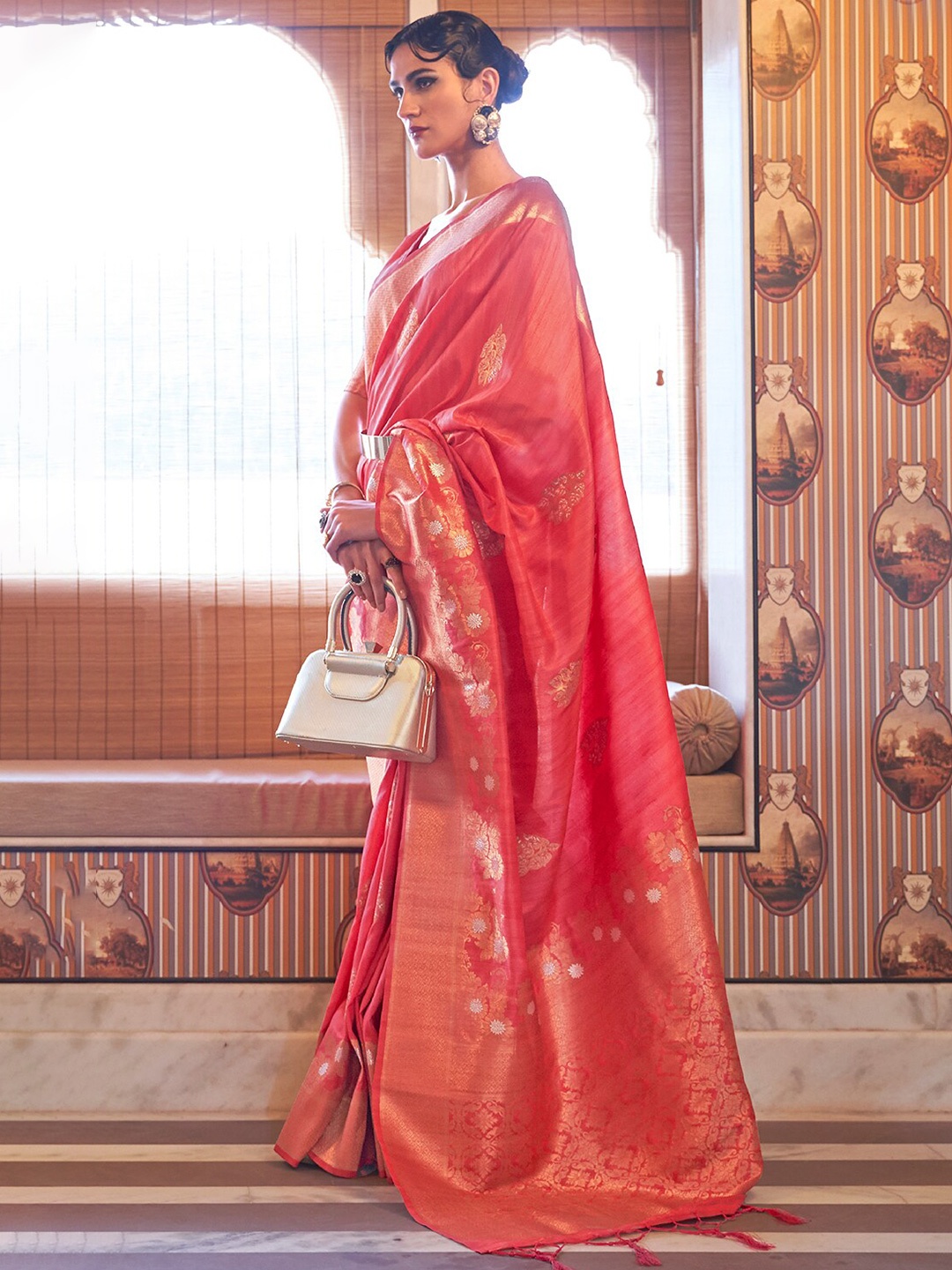 

DEVATITHI Floral Woven Design Banarasi Zari Saree, Red