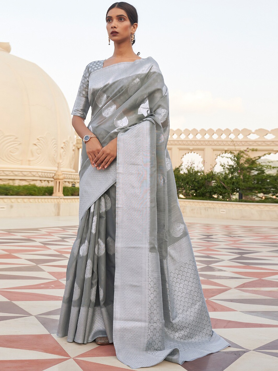 

DEVATITHI Ethnic Motifs Woven Design Zari Saree, Grey