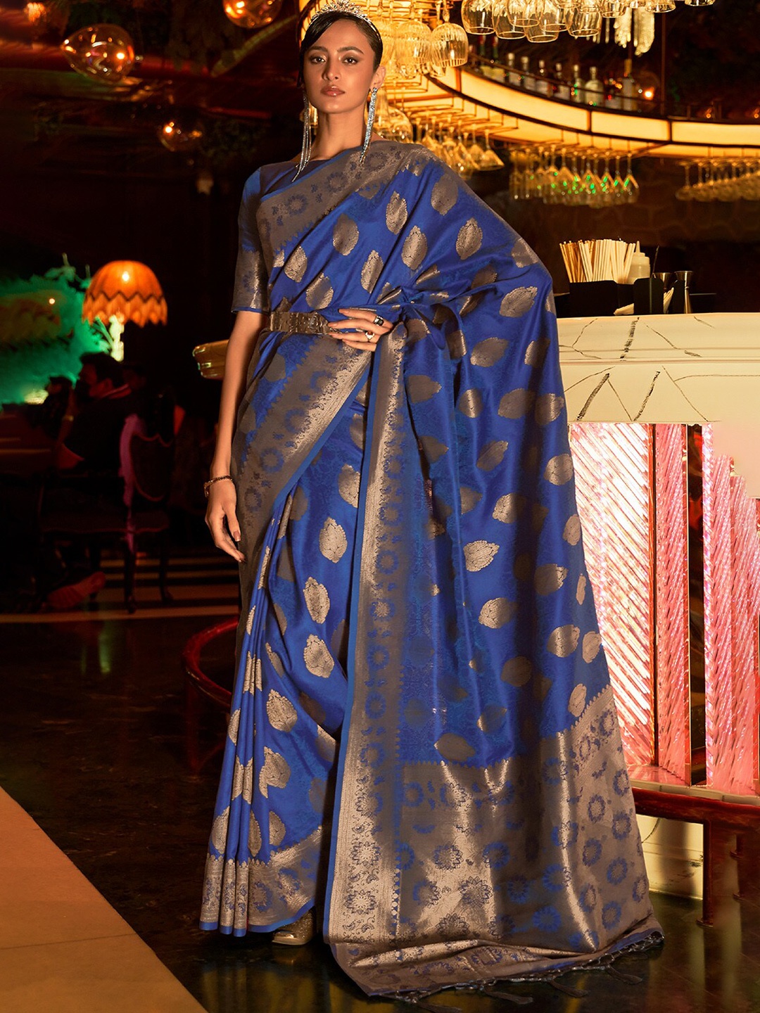 

DEVATITHI Ethnic Motifs Woven Design Zari Kanjeevaram Saree, Blue