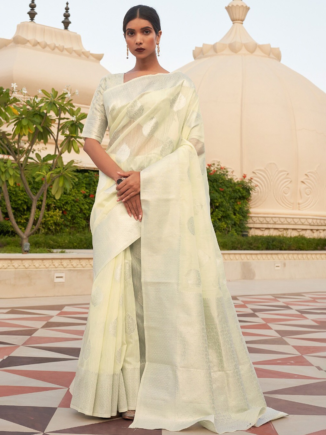 

DEVATITHI Ethnic Motifs Woven Design Zari Saree, White