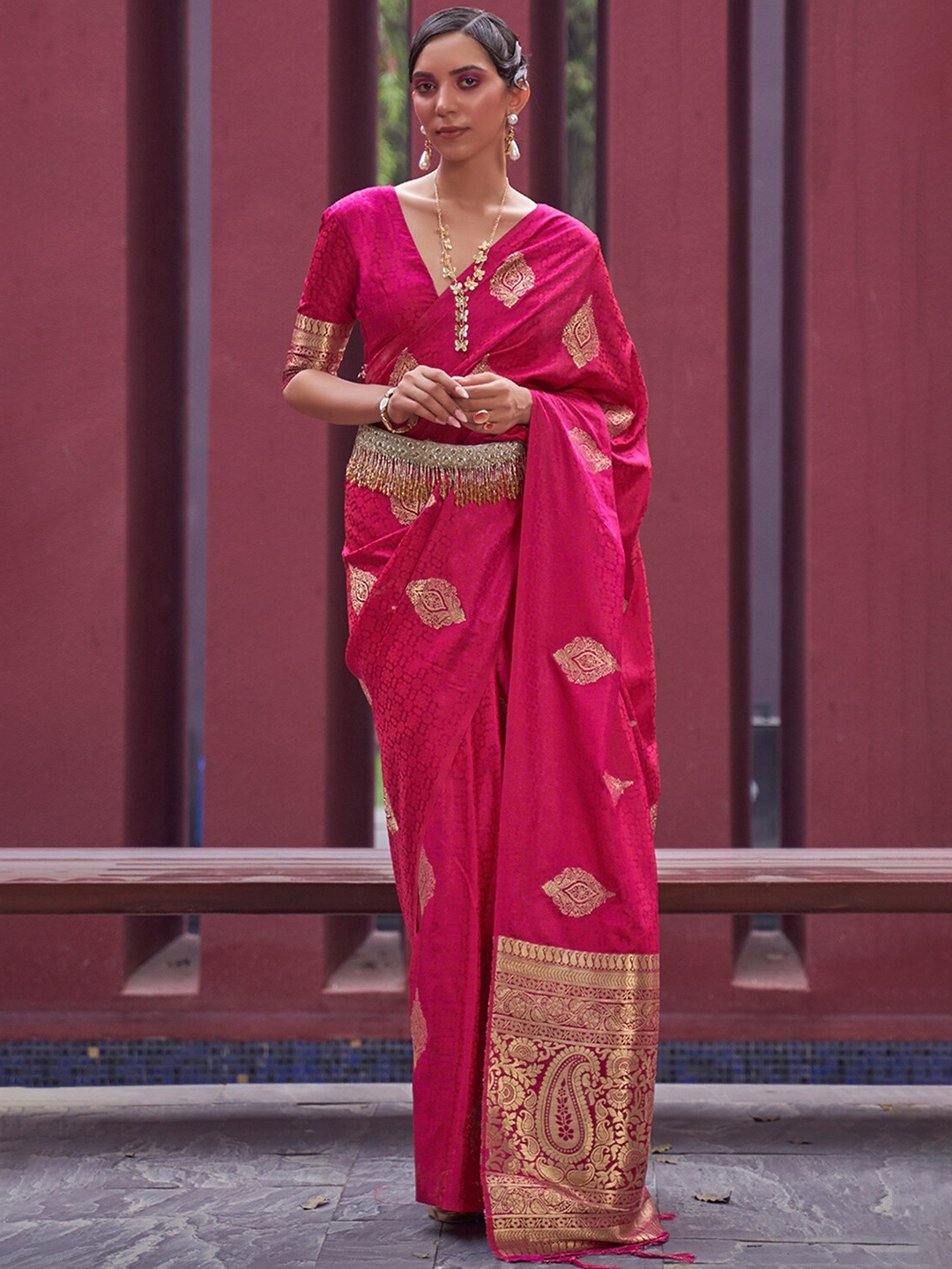 

DEVATITHI Ethnic Motifs Woven Design Zari Banarasi Saree, Pink