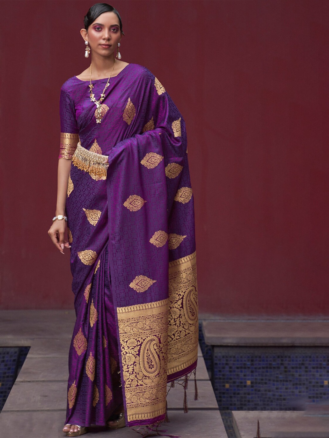 

DEVATITHI Ethnic Motifs Woven Design Zari Banarasi Saree, Violet