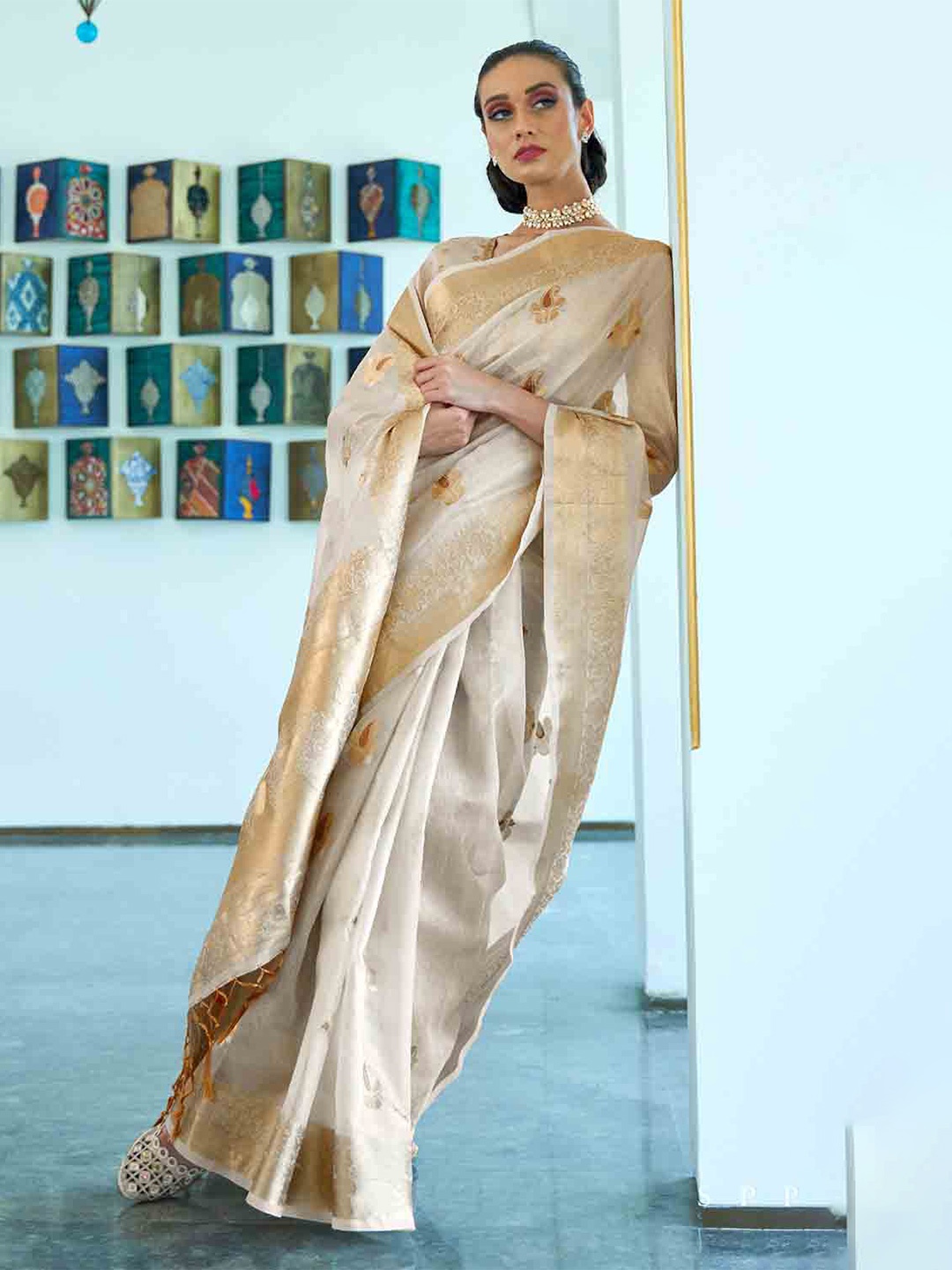 

DEVATITHI Ethnic Motifs Woven Design Zari Organza Saree, White