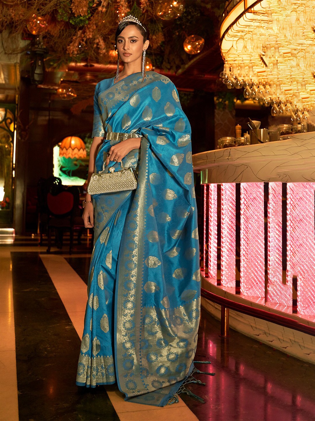 

DEVATITHI Floral Woven Design Zari Kanjeevaram Saree, Blue