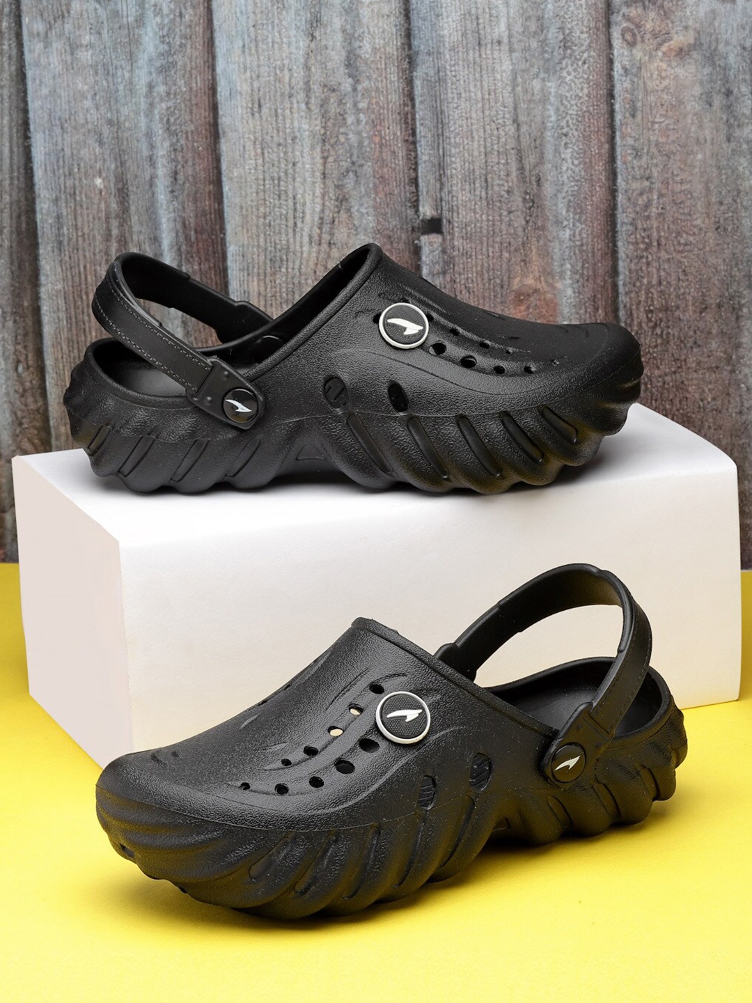 

ASIAN Boys Self Design Clogs, Black