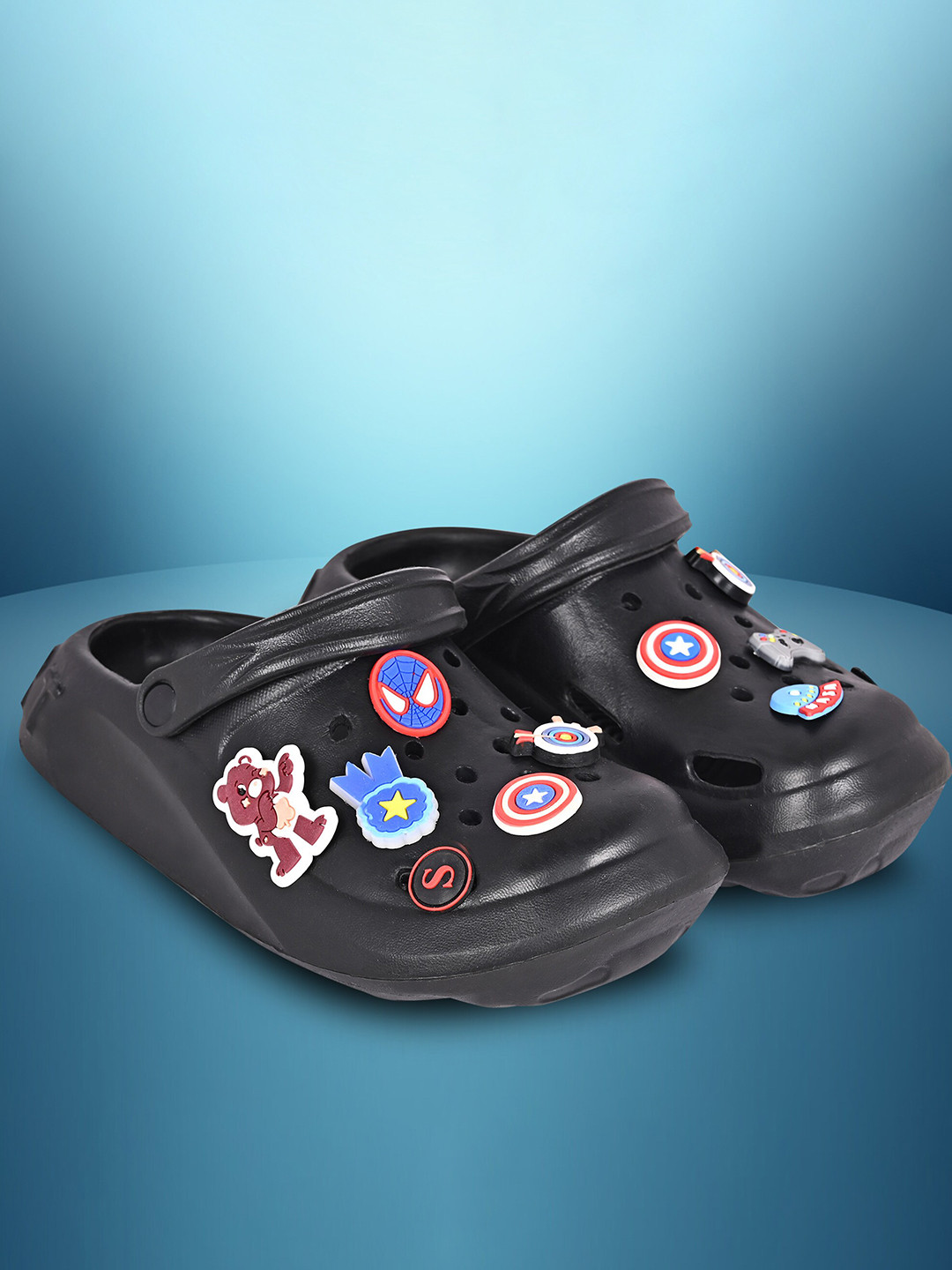

TPENT Men Self Design Clogs, Black