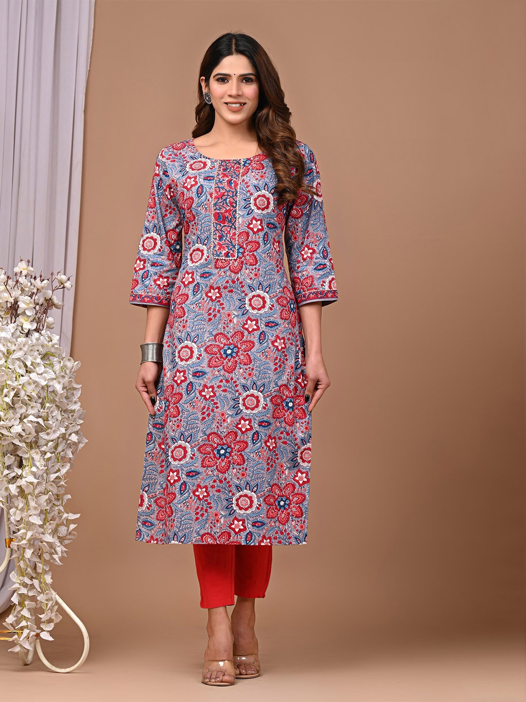 

Rimeline Floral Printed Gotta Patti Straight Kurta, Red