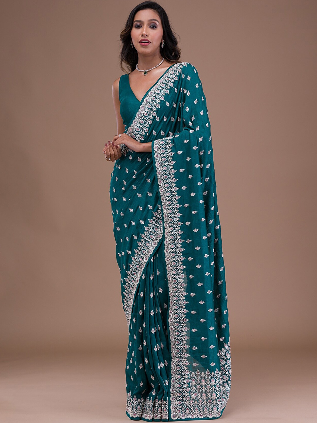 

Koskii Floral Embroidered Zari Saree, Blue
