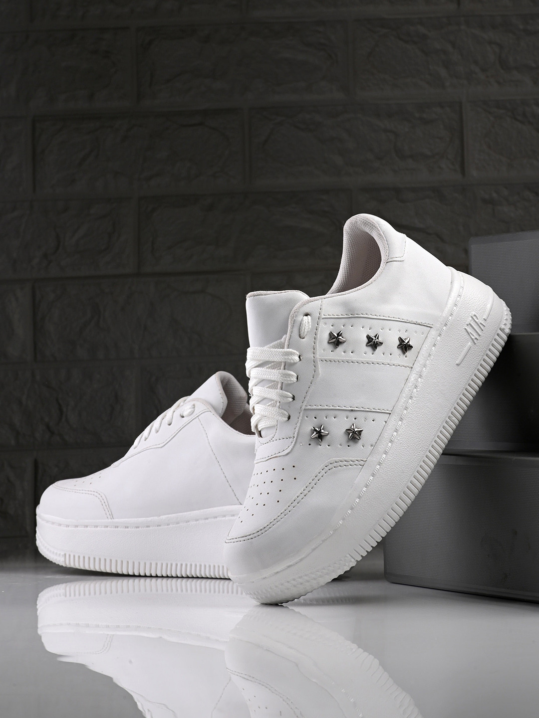 

AfroJack Women Embellished Sneakers, White