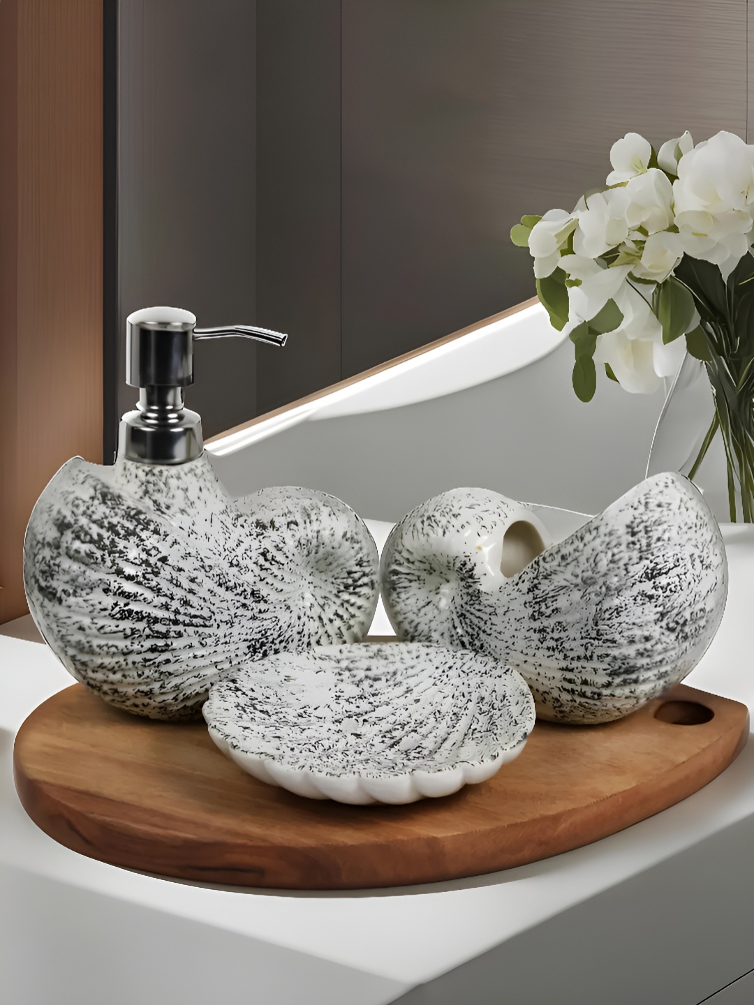 

Kaolinite Black 3 Pieces Ceramic Soap Dispenser