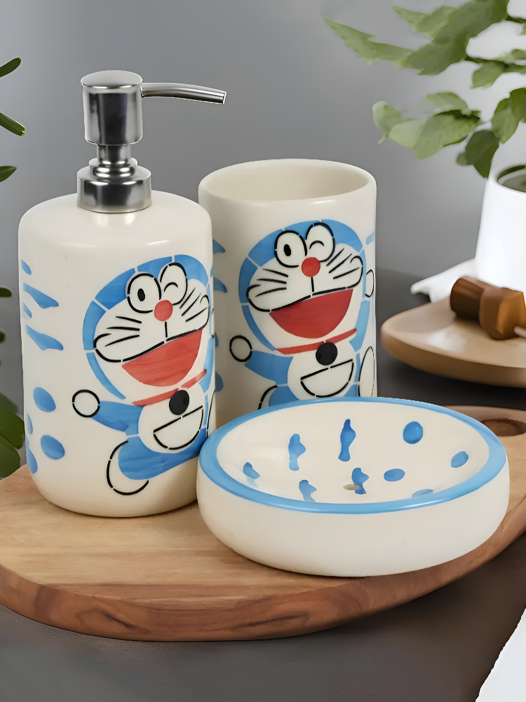 

Kaolinite Blue & White 3Pcs Textured Ceramic Glossy Soap Dispensers