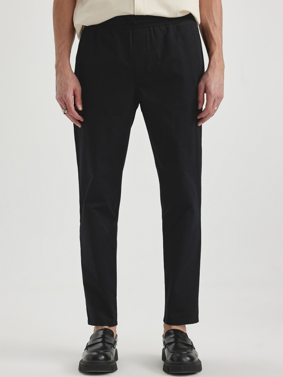 

DeFacto Men Mid Rise Pure Cotton Chinos Trousers, Black