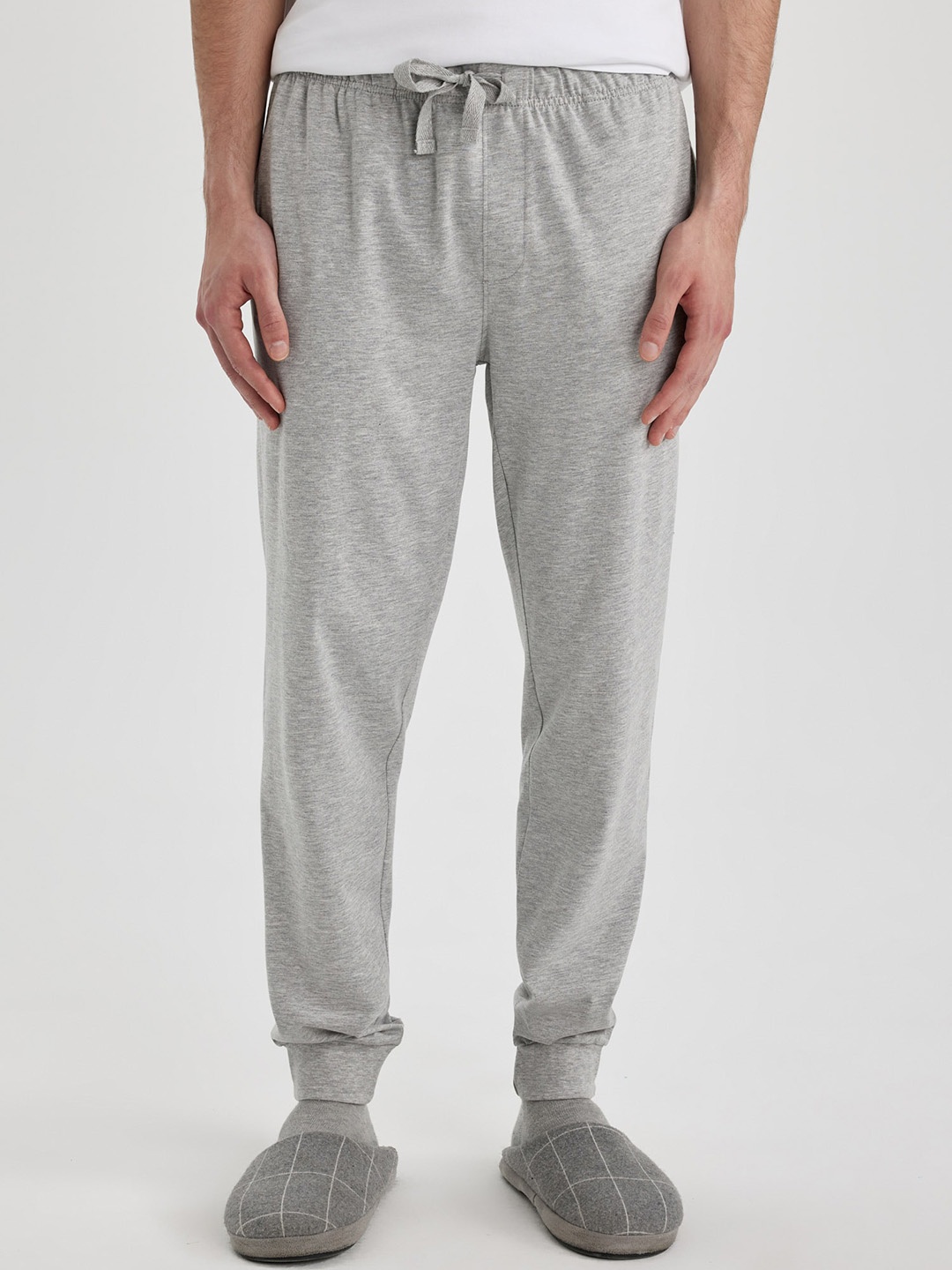 

DeFacto Men Mid-Rise Joggers, Grey