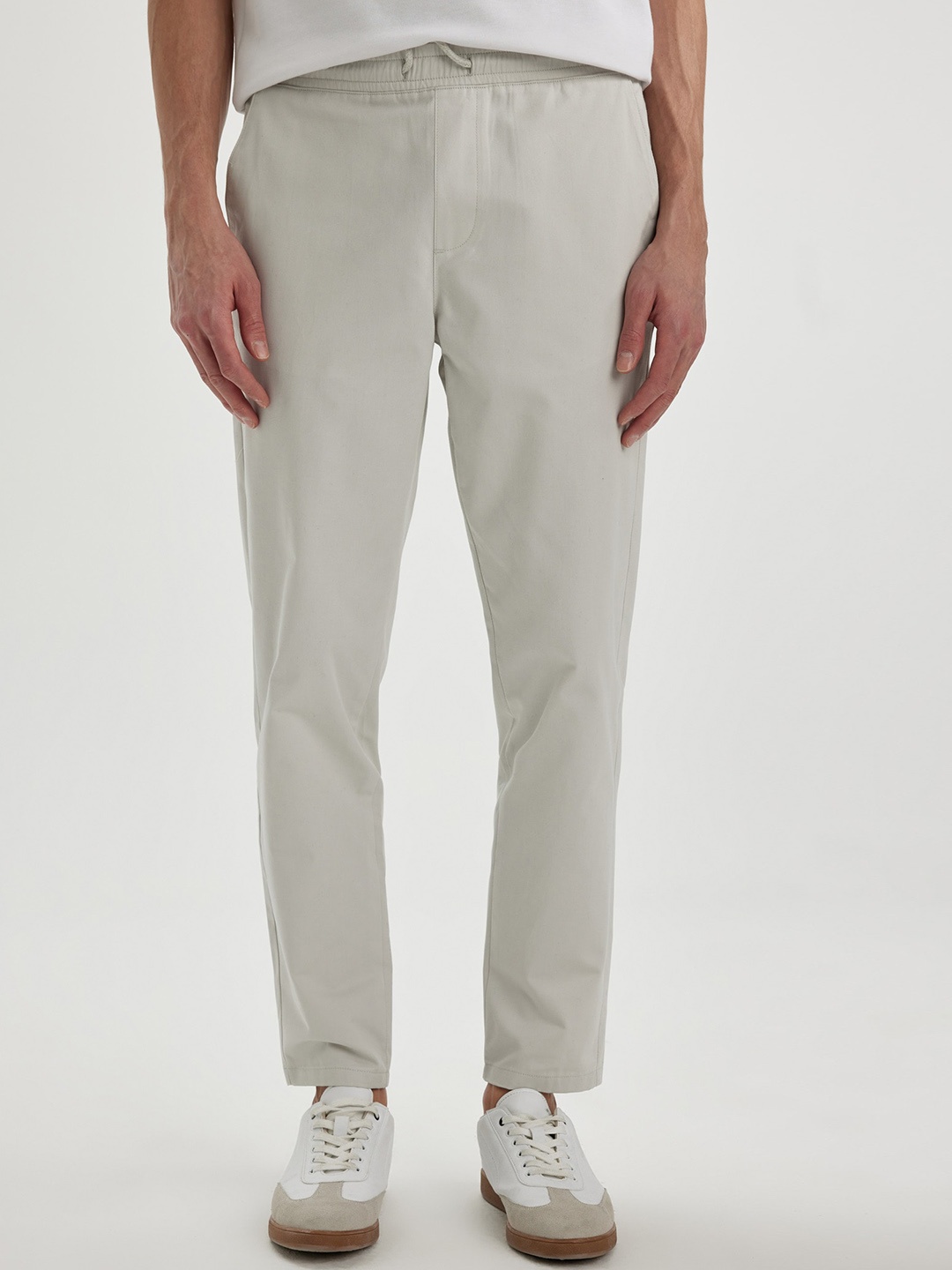 

DeFacto Men Regular Fit Mid-Rise Pure Cotton Trousers, Grey