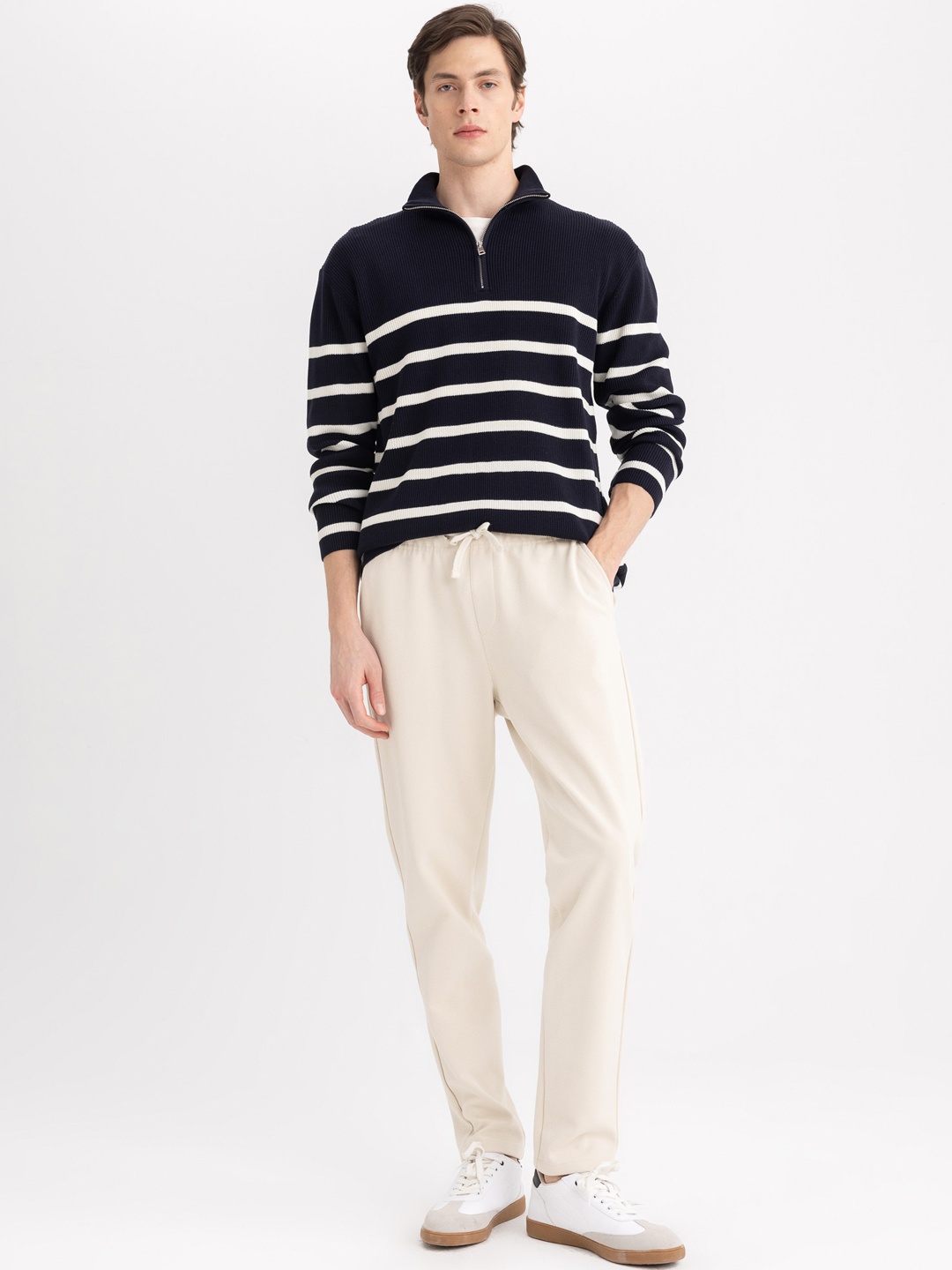

DeFacto Men Mid-Rise Flat-Front Trousers, Beige