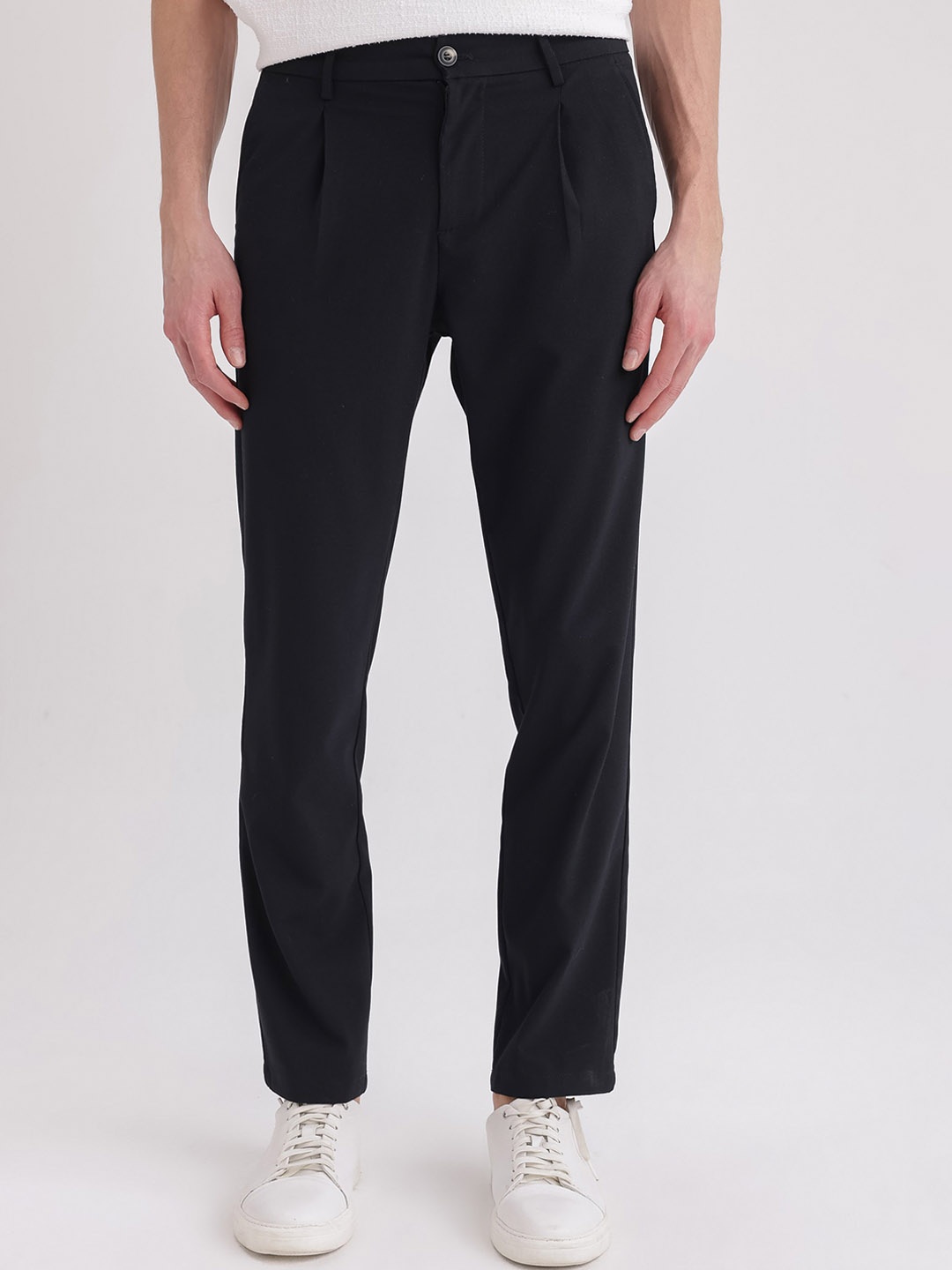 

DeFacto Men Mid-Rise Pleated Trousers, Black