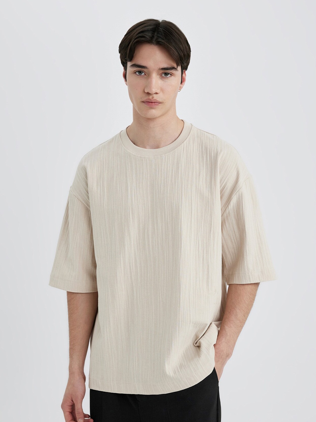

DeFacto Self Design Round Neck Drop-Shoulder Sleeves T-shirt, Beige