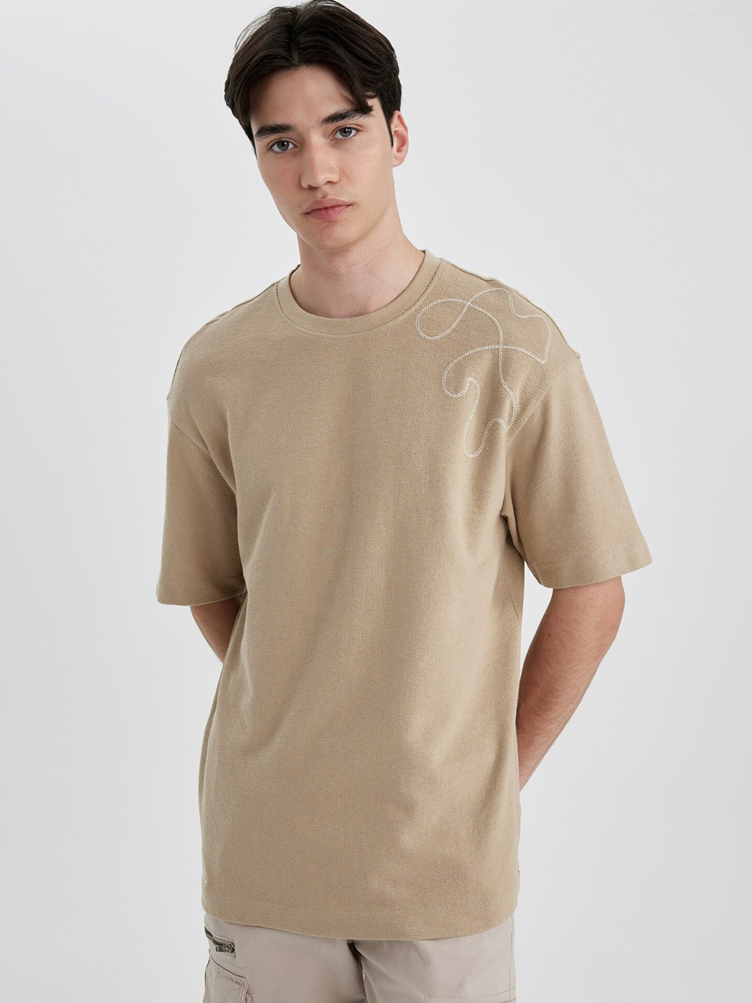 

DeFacto Round Neck Drop Shoulder Sleeves Pure Cotton T-shirt, Beige