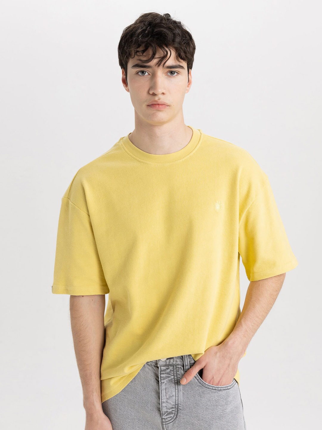 

DeFacto Round Neck Drop Shoulder Sleeves Pure Cotton T-shirt, Yellow