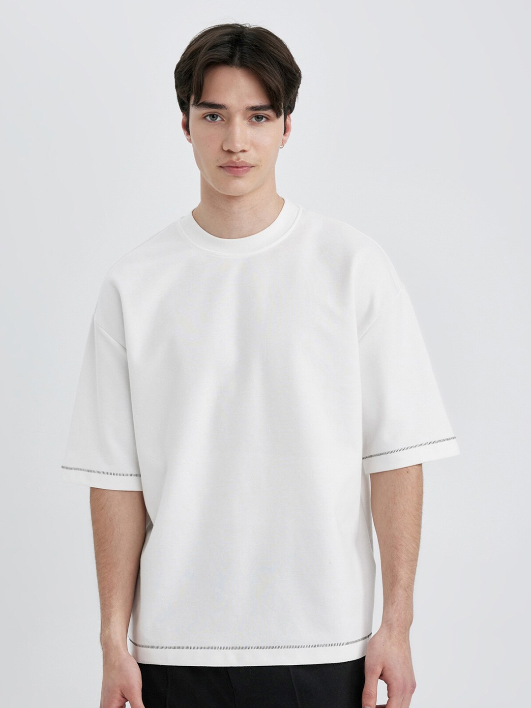 

DeFacto Round Neck Drop-Shoulder Sleeves T-shirt, White