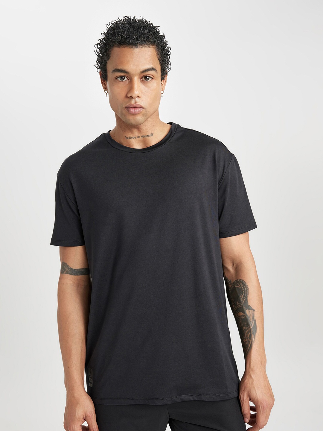 

DeFacto Round Neck T-shirt, Black