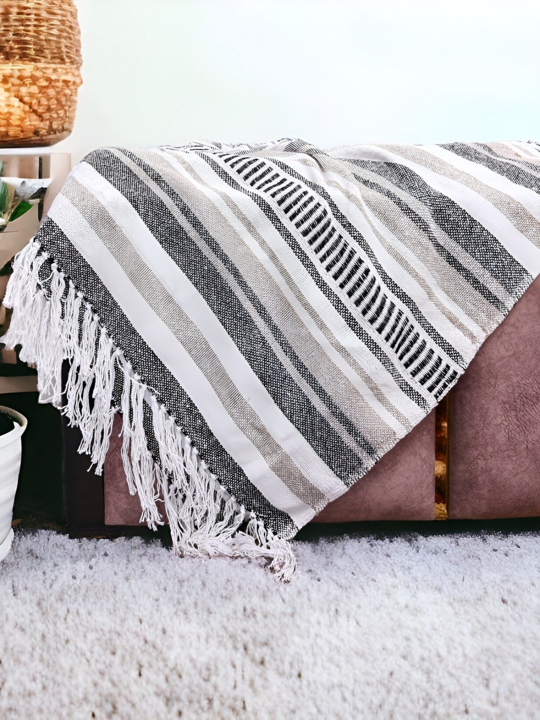 

INTERIORQUOTIENT White Striped Cotton Throw Blanket