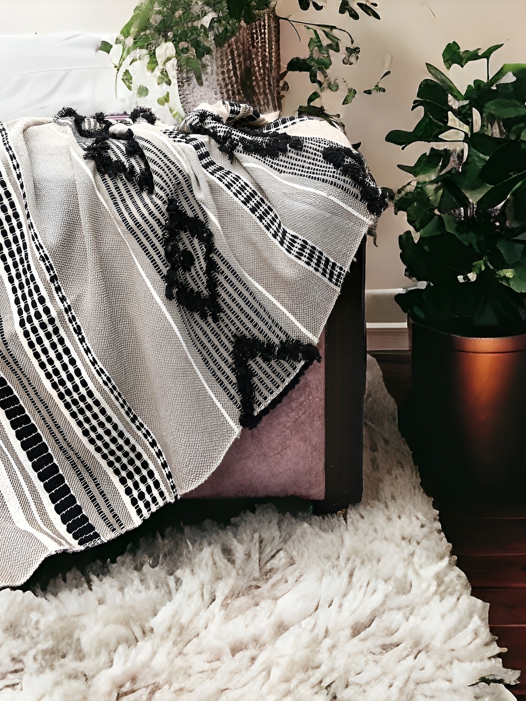 

INTERIORQUOTIENT Brown Tassel Texture Sofa Throw