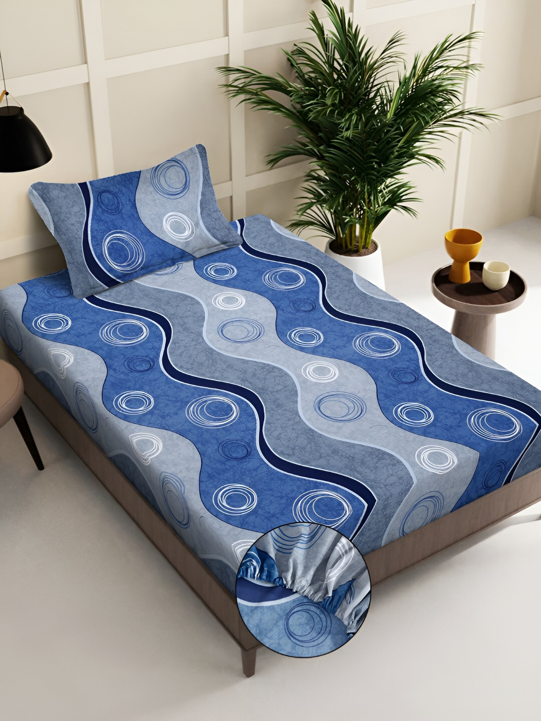 

KLOTTHE Blue & Black Geometric Printed 300TC Fitted Single Bedsheet With 1 Pillow Cover