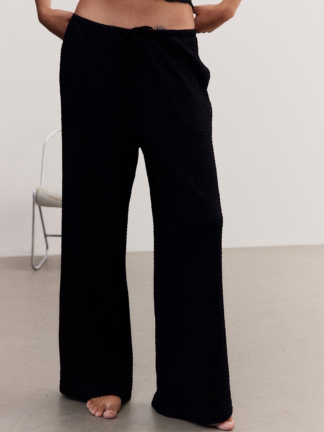 

H&M Women Textured Jersey Trousers, Black