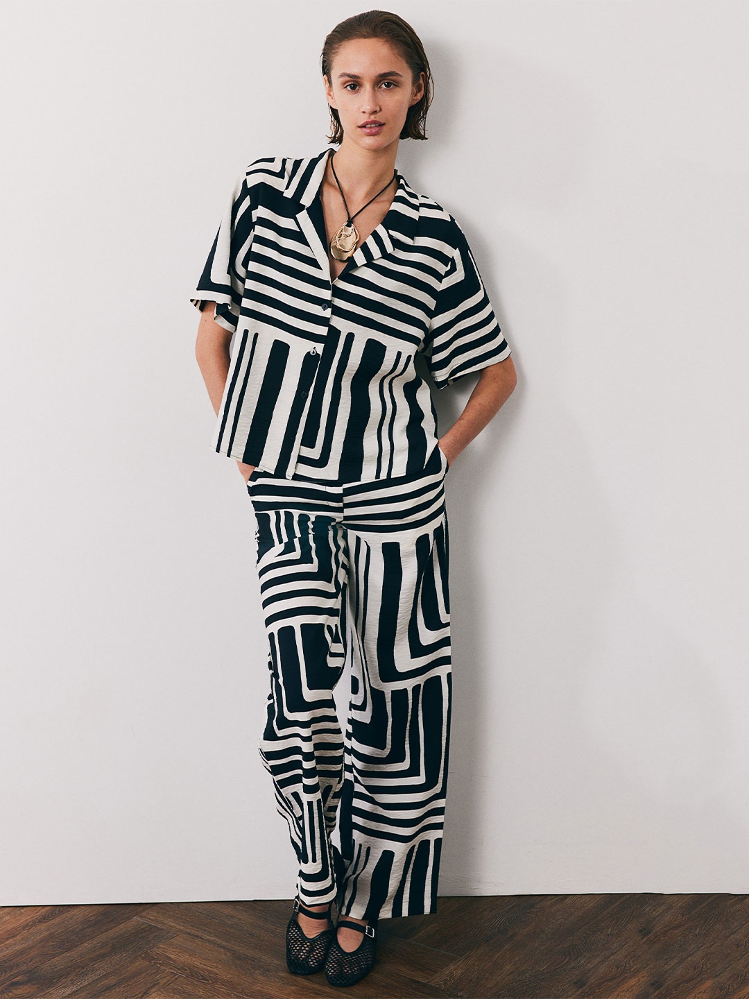 

H&M Women Printed Wide Trousers, Black