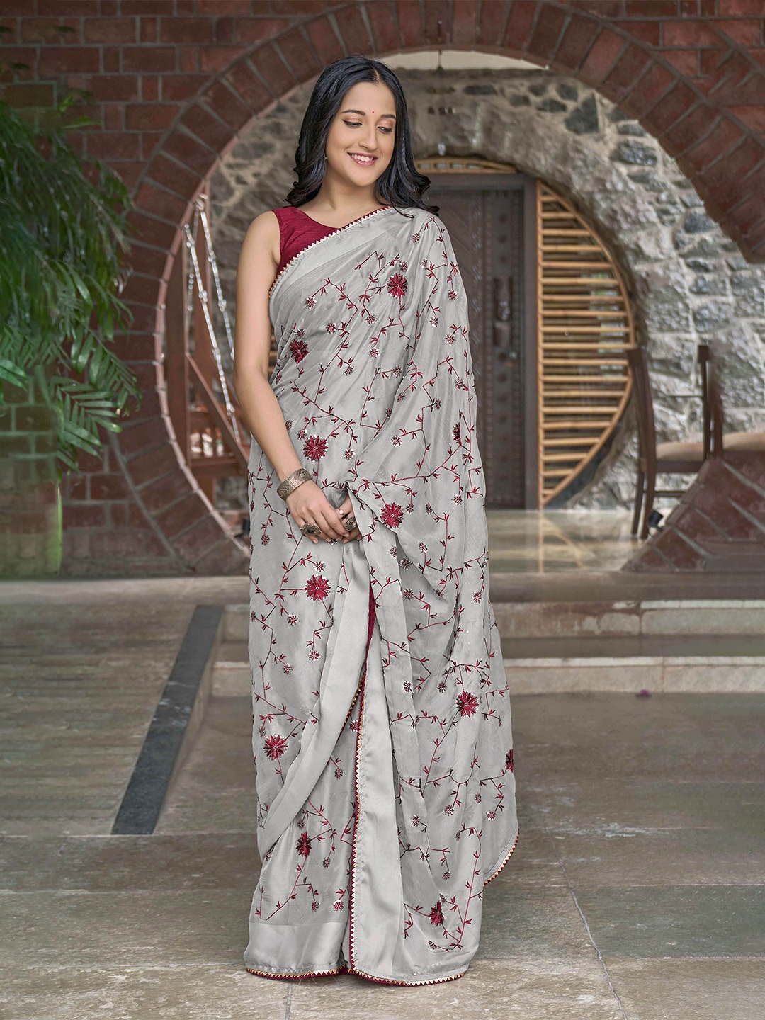 

MANOHARI Floral Embroidered Tussar Saree, Grey