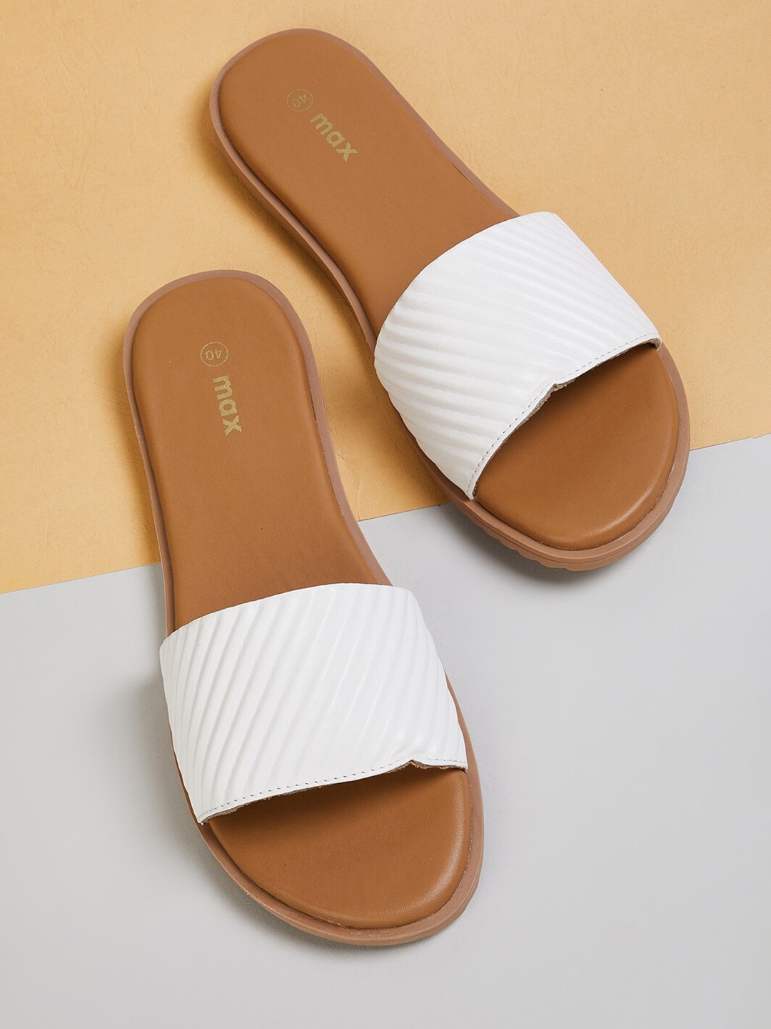 

max Textured Open Toe Flats, White