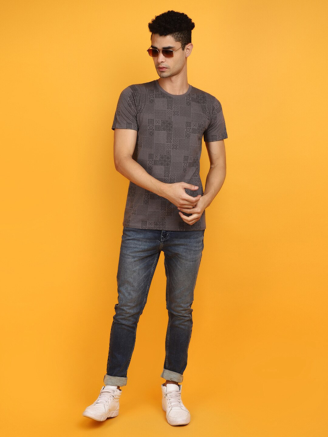 

V-Mart Round Neck Short Sleeves Geometric Printed Slim Fit T-shirt, Grey