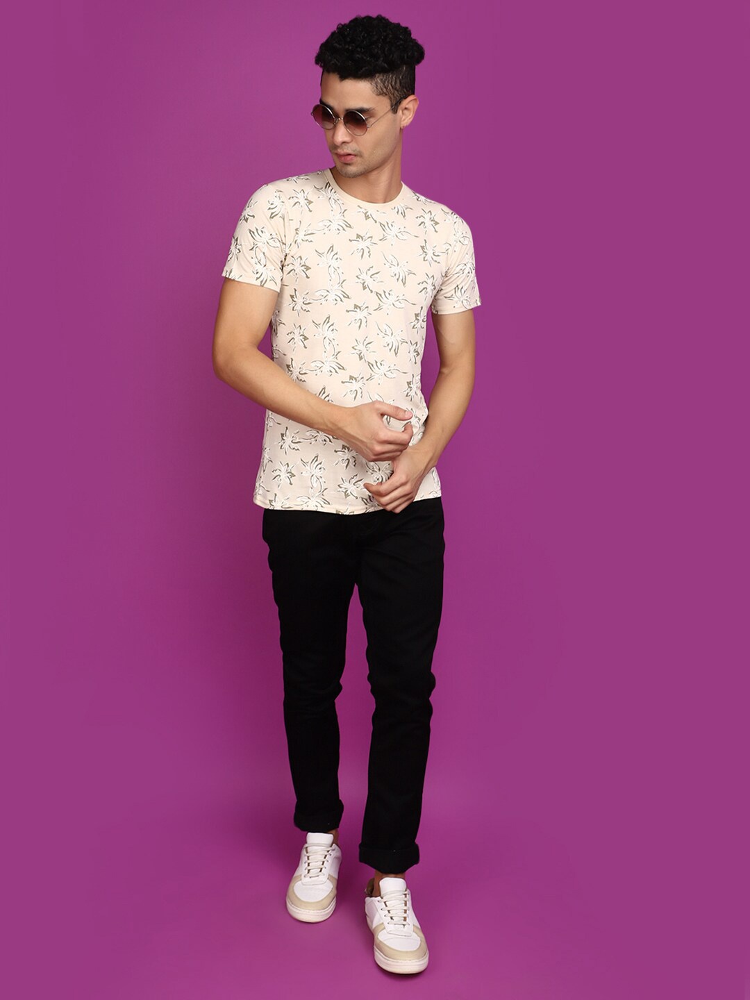 

V-Mart Graphic Printed Round Neck T-shirt, Pink