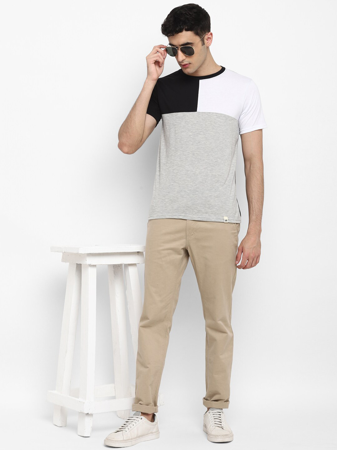 

Bukkl Colourblocked Cotton Round Neck Short Sleeves Pockets Slim Fit Casual T-shirt, Grey