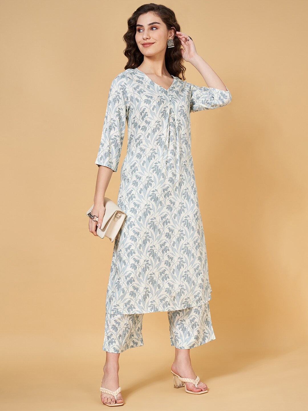 

RANGMANCH BY PANTALOONS Floral Printed V-Neck Straight Kurta With Trousers, Off white