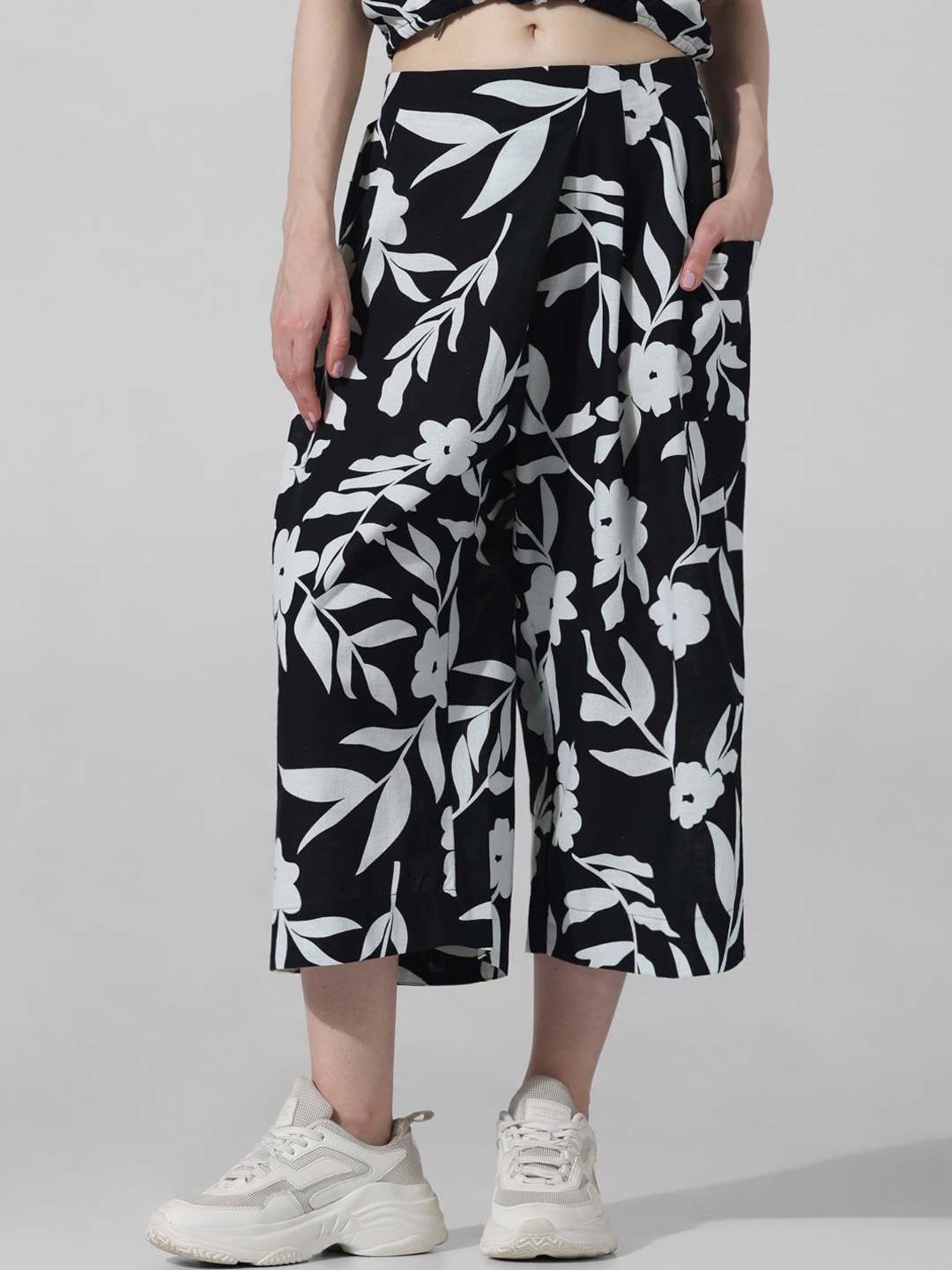 

ONLY Women Floral Printed High-Rise Culottes Trousers, Black