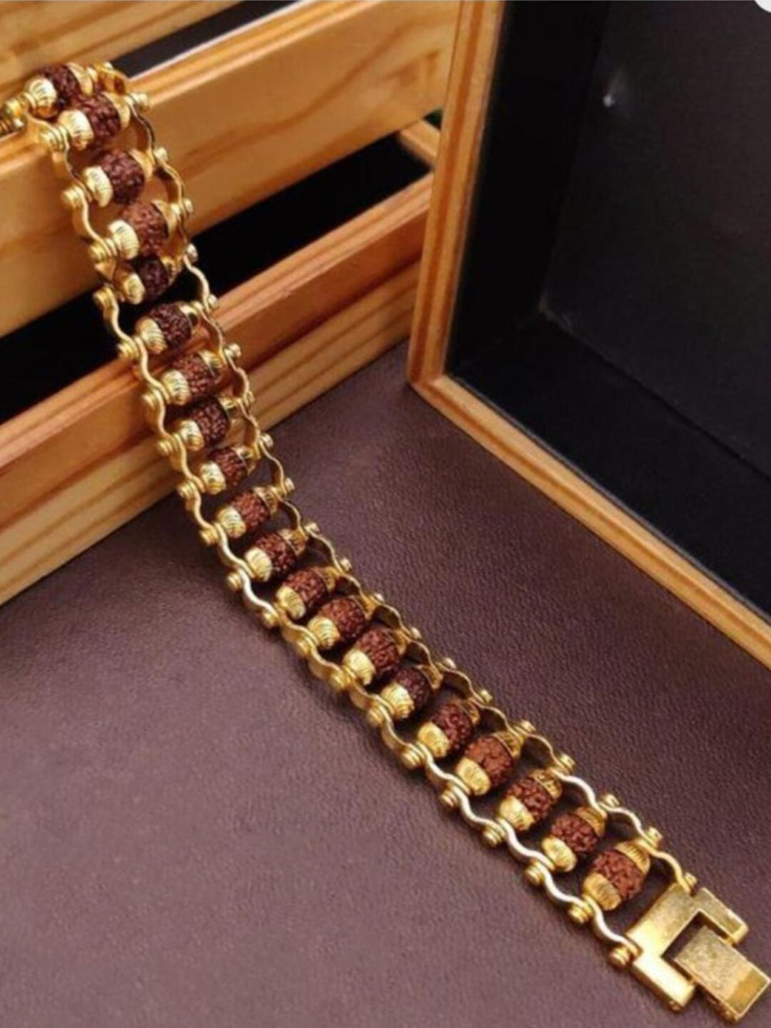 

Mahi Rudraksha Unisex Bracelet, Gold