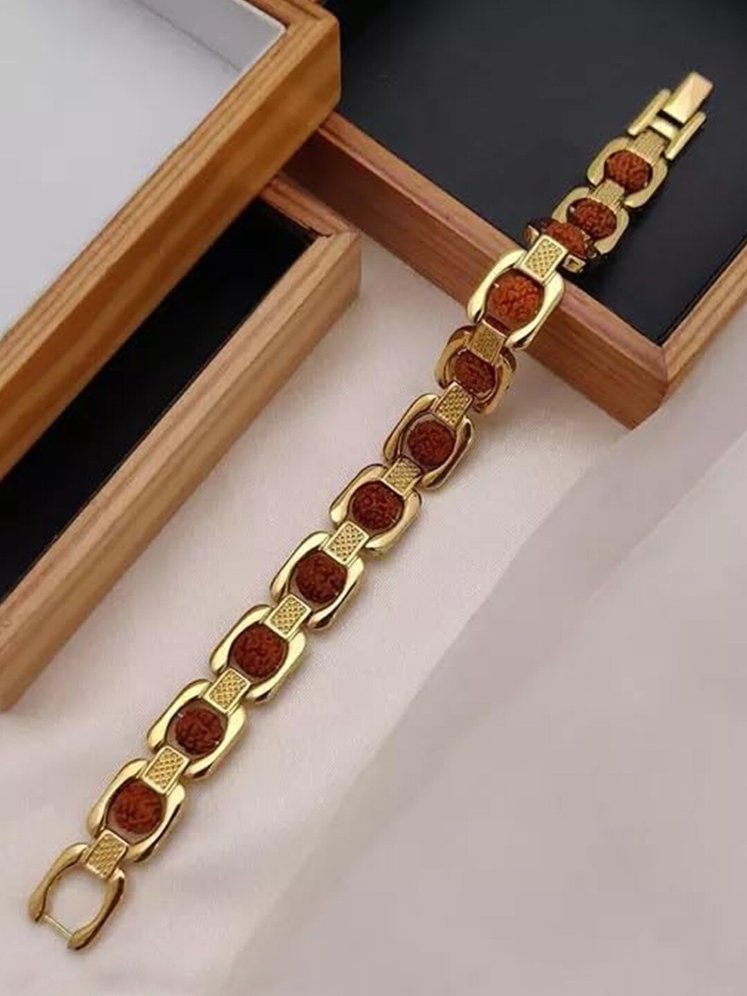 

Mahi Rudraksha Unisex Bracelet, Gold