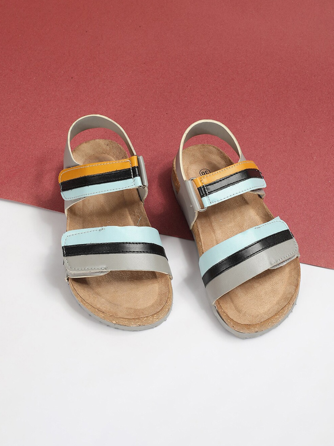 

max Girls Open Toe Flats, Grey