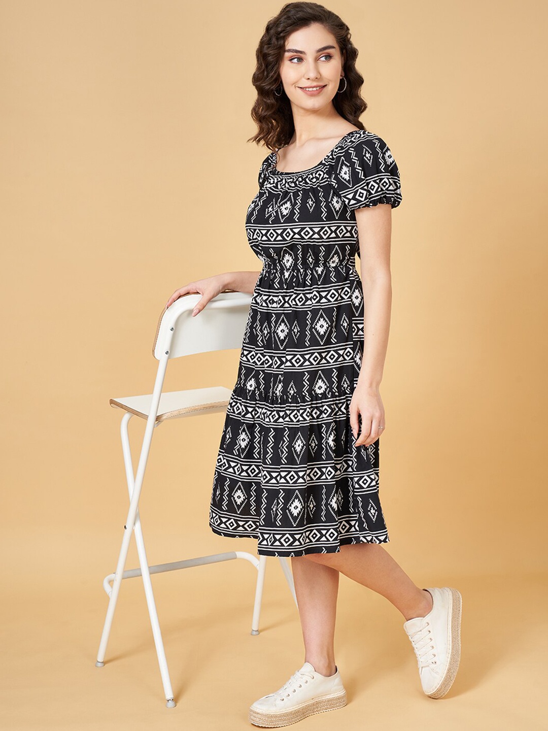 

YU by Pantaloons Geometric Printed Puff Sleeves Tiered A-Line Midi Dress, Black