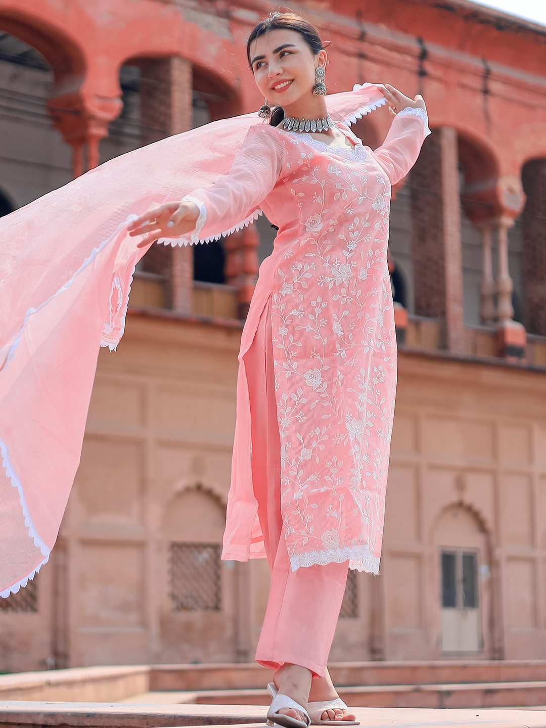 

Libas Floral Embroidered Regular Thread Work Kurta with Trousers & With Dupatta, Pink