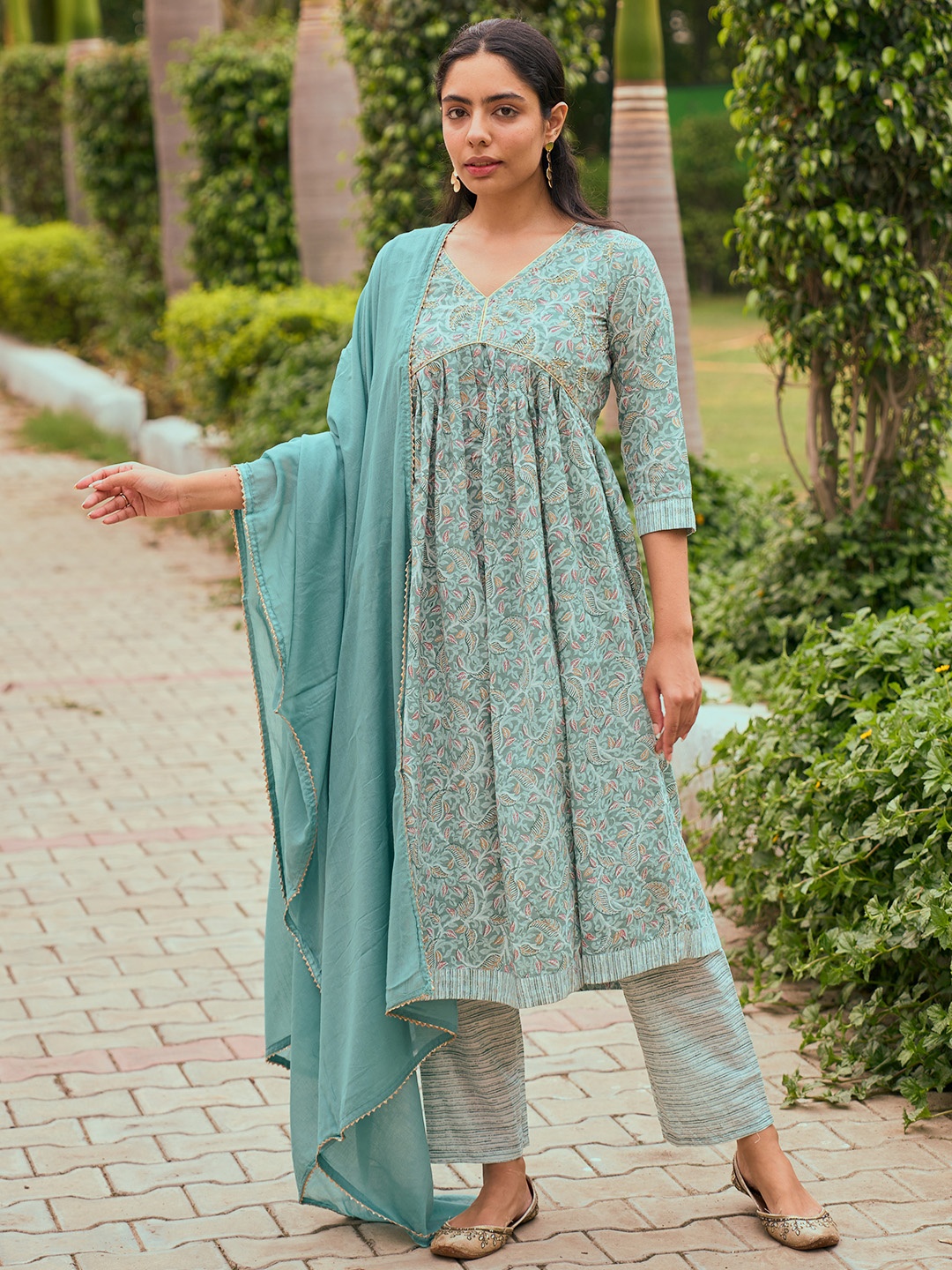 

Libas Floral Printed Empire Sequinned Pure Cotton Kurta with Trousers & With Dupatta, Green