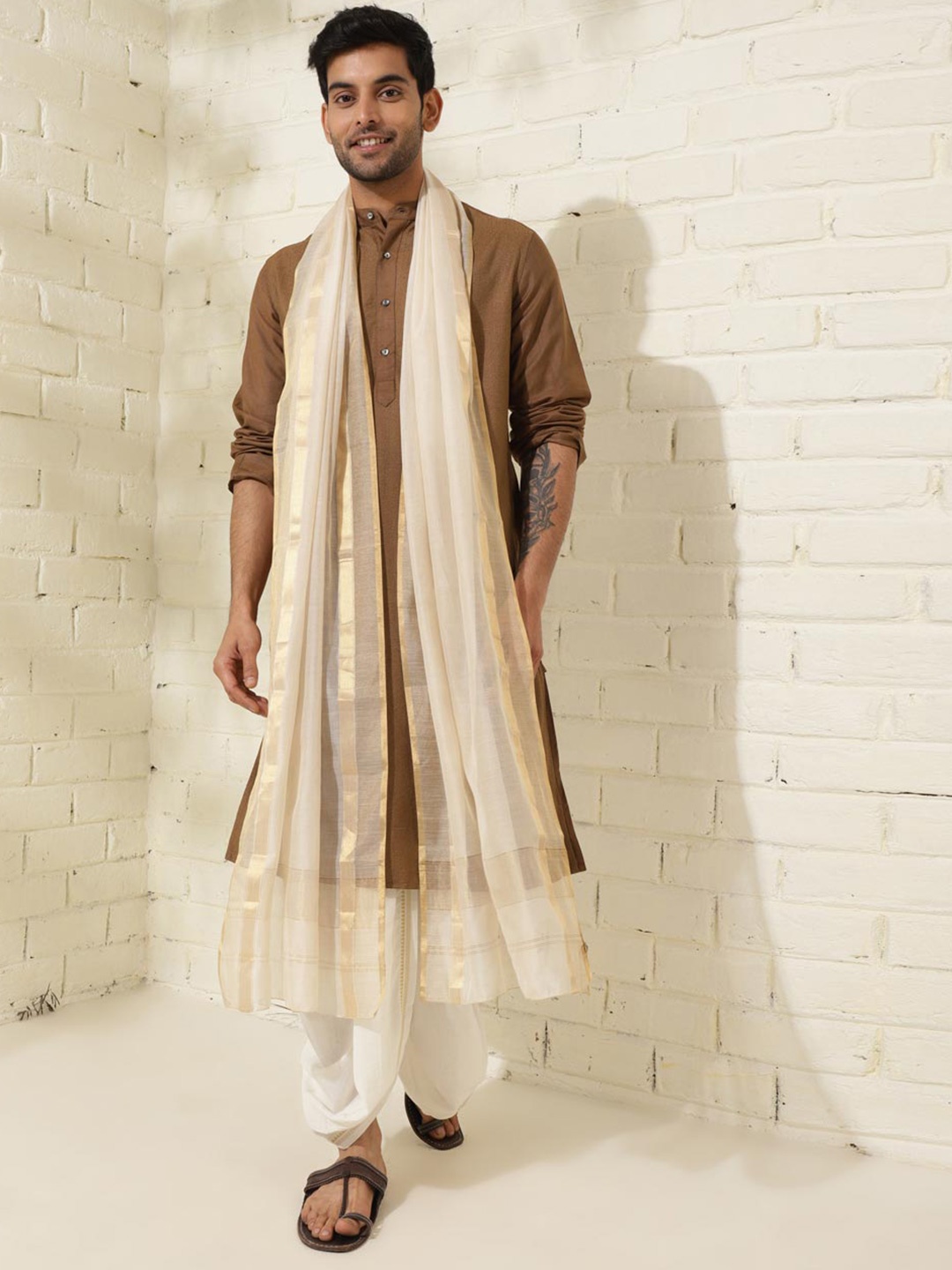 

Fabindia Men Cotton Silk Maheshwari Stole, Beige